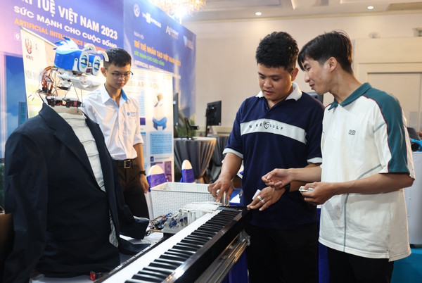 Doanh nghiệp không sử dụng AI sẽ bị tụt hậu