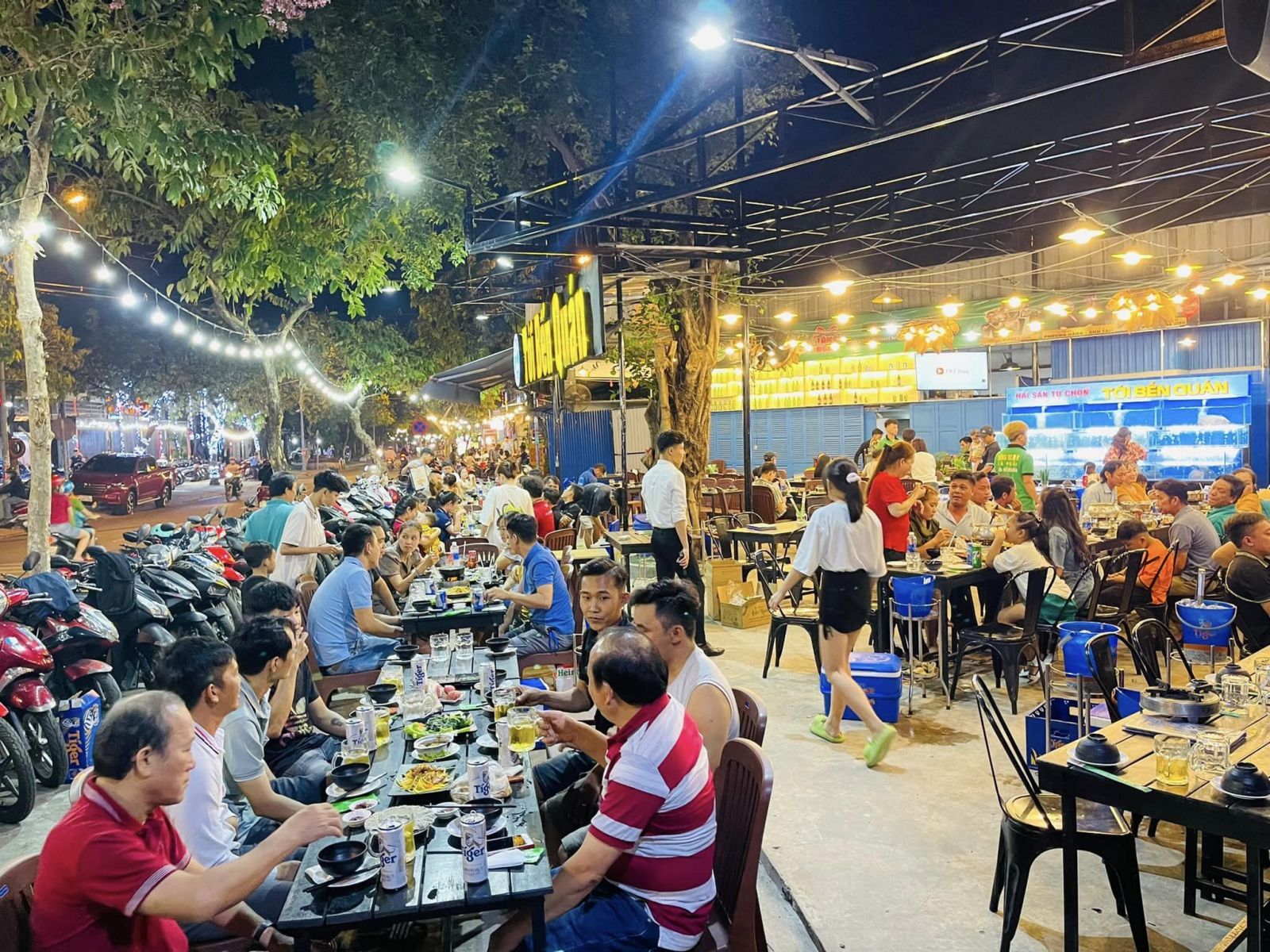 Không gian quán Tới bến quán
