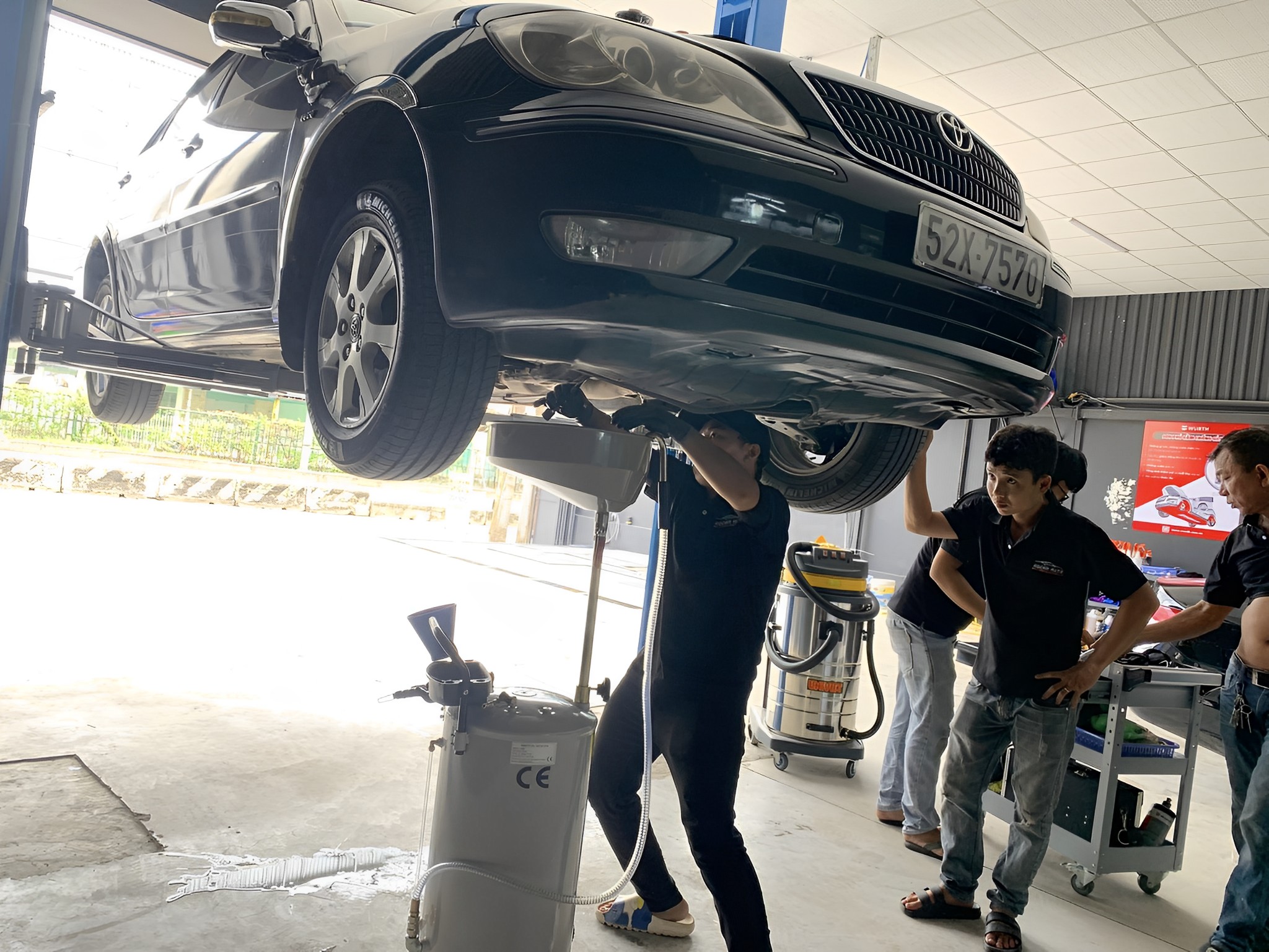 Đồ chơi linh kiên oto